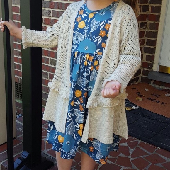 Adorable long sleeved floral dress in size 4T. - Picture 2 of 2